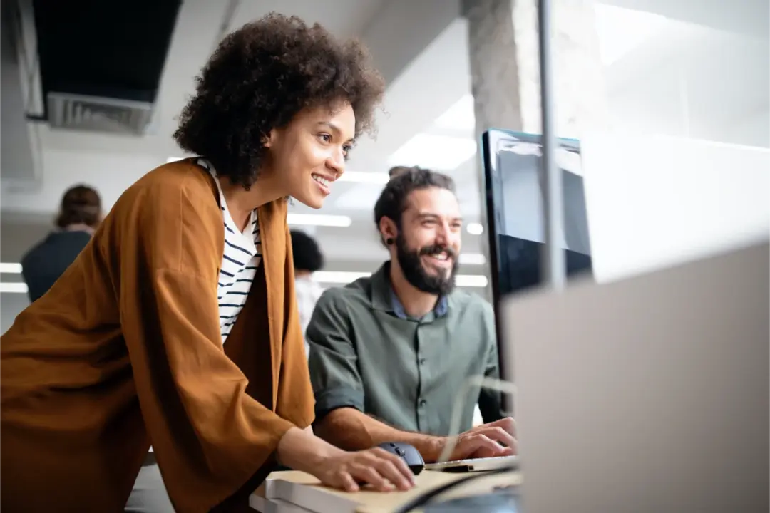 Marketing-Team bei der Datenanalyse
